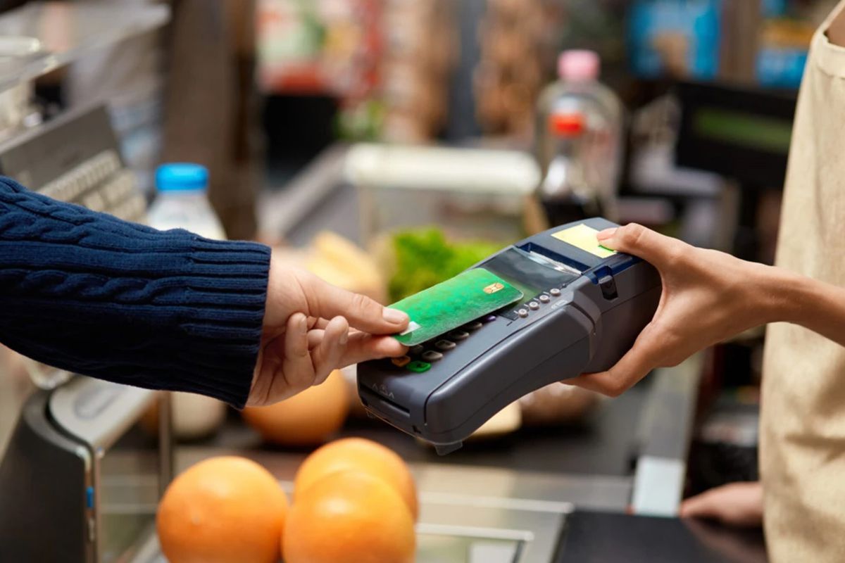 Marketlerde yemek kartlarına harcama limiti tezine peş peşe karşılık