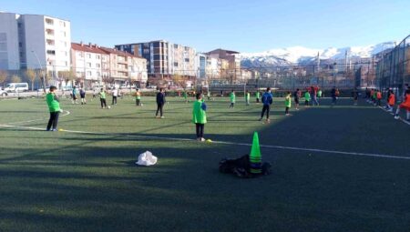 Muş’ta Genç Yetenekler Futbol Kurslarıyla Yetişiyor