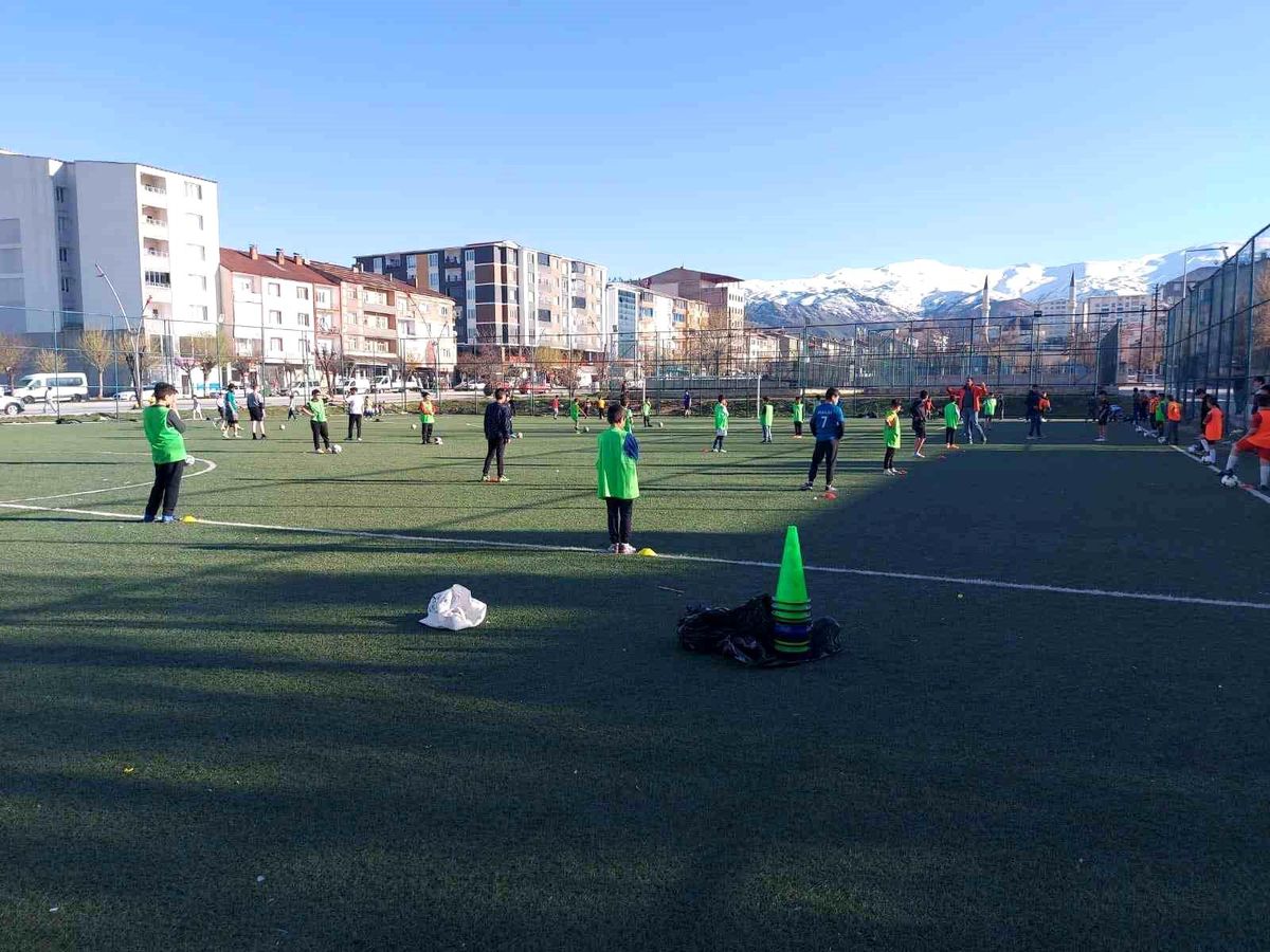 Muş’ta Genç Yetenekler Futbol Kurslarıyla Yetişiyor