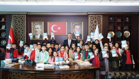 Öğrenciler Sultangazi Belediye Lideri’ni Ziyaret Etti