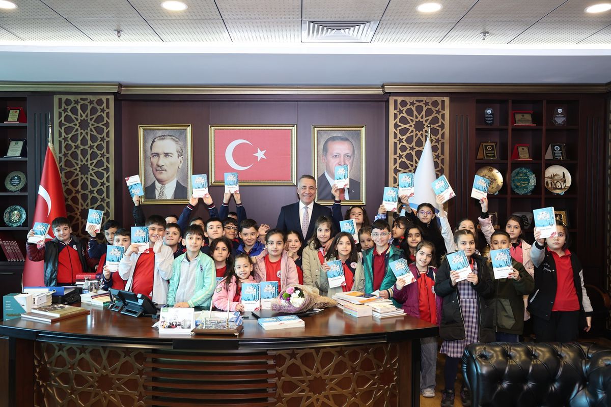 Öğrenciler Sultangazi Belediye Lideri’ni Ziyaret Etti