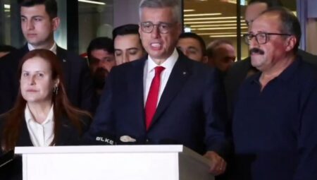 Sağlık Bakanı Memişoğlu Sırrı Süreyya Öncü’nün sıhhat durumuna ait konuştu: Değişiklik yok