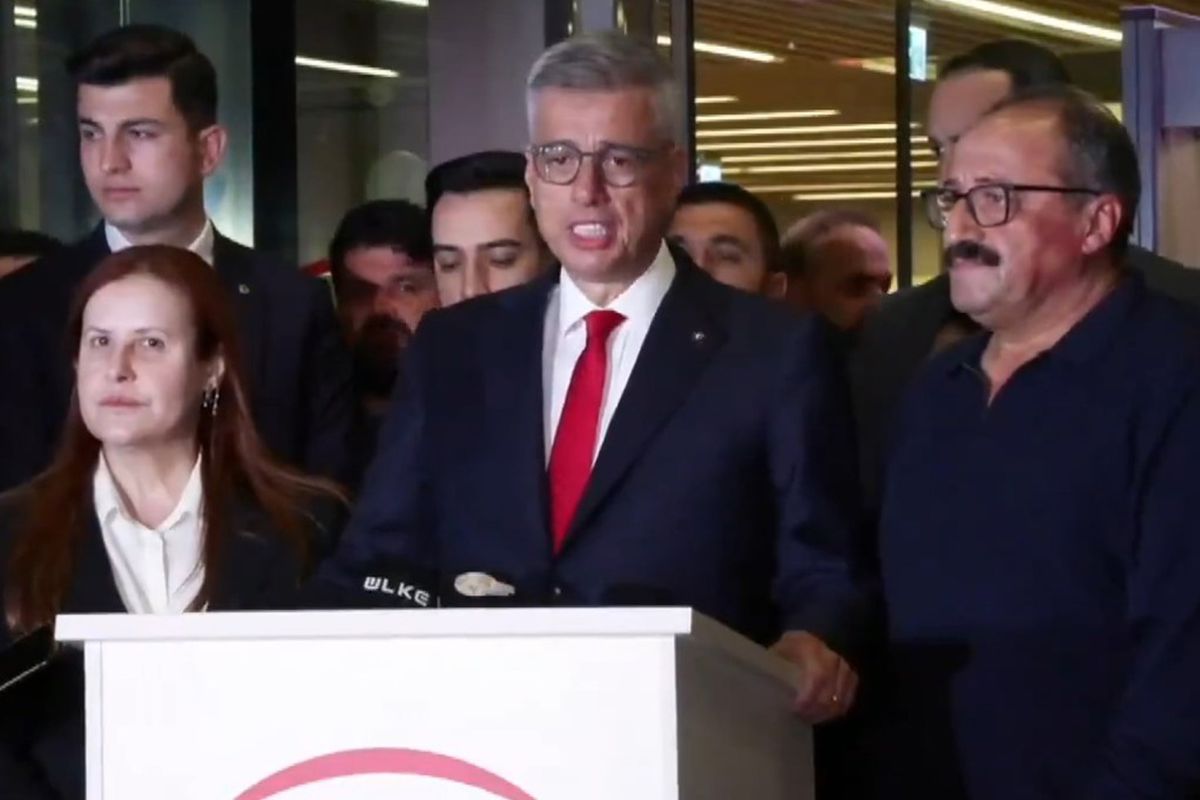 Sağlık Bakanı Memişoğlu Sırrı Süreyya Öncü’nün sıhhat durumuna ait konuştu: Değişiklik yok