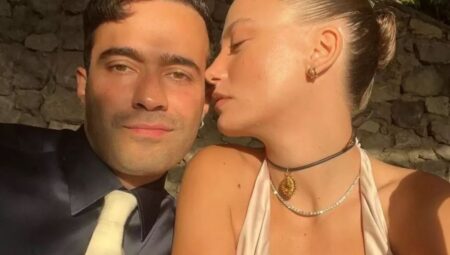 Serenay Sarıkaya ve Mert demir havalimanında dudak dudağa