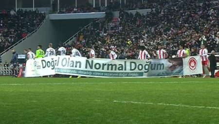 Sıhhat Bakanlığı’ndan tartışmalı pankartla ilgili açıklama