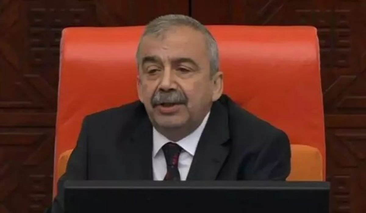 Sırrı Süreyya Başkan evli mi, çocuğu var mı? Sırrı Süreyya Lider eşi kim?