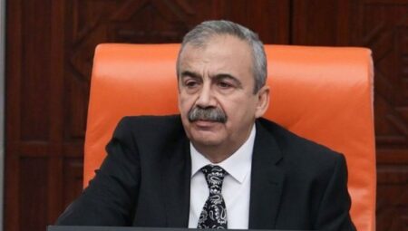 Sırrı Süreyya Başkan hangi sinemalarda oynadı? Sırrı Süreyya Lider filmleri!
