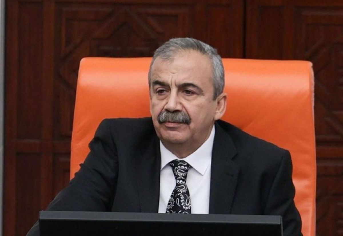 Sırrı Süreyya Başkan hangi sinemalarda oynadı? Sırrı Süreyya Lider filmleri!