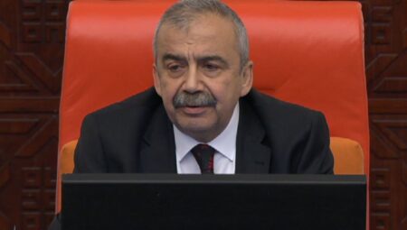 Sırrı Süreyya Lider, rahatsızlığını TBMM Genel Heyeti’nde anlatmıştı
