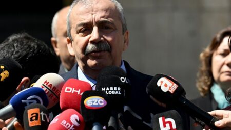 Sırrı Süreyya Öncü’nün hekimi Prof. Sağbaş: Kızı yanına girdiğinde reaksiyon verdi