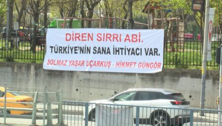 Sırrı Süreyya Öncü’ye Hastanede Takviye Pankartları Asıldı