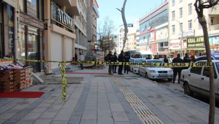 Van’da Giysi Mağazasına Silahlı Taarruz: 1 Meyyit, 4 Yaralı